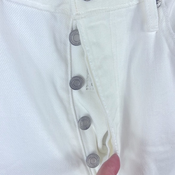 LUCKY Brand White Distressed Highrise Drew Mom Jean Size 8/29 - Picture 6 of 8